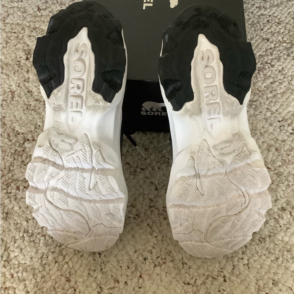 Sorel Kinetic Black & White Sneakers-Sz 7 - Picture 5 of 11